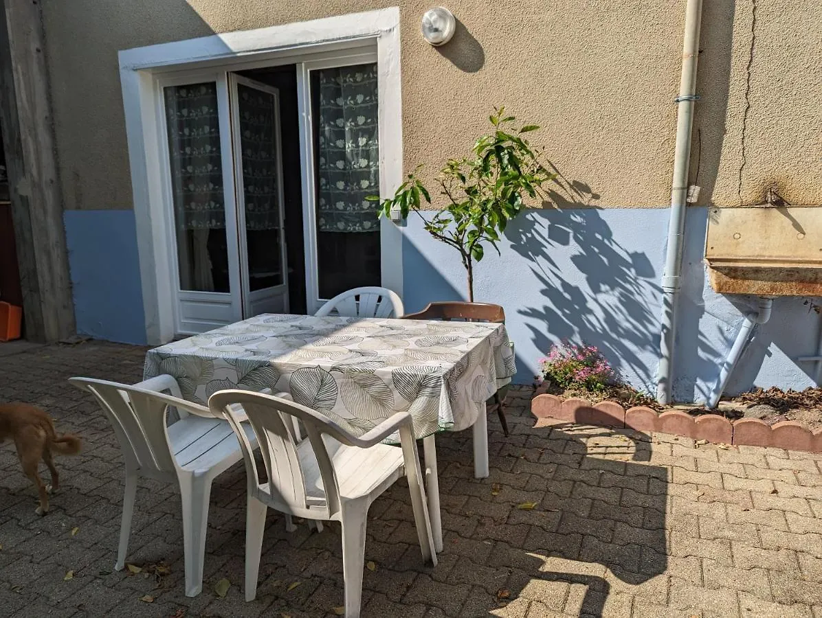 Domaine Viticole Philippe Deschamps Bed & Breakfast Beaujeu   Beaujeu (Rhone)